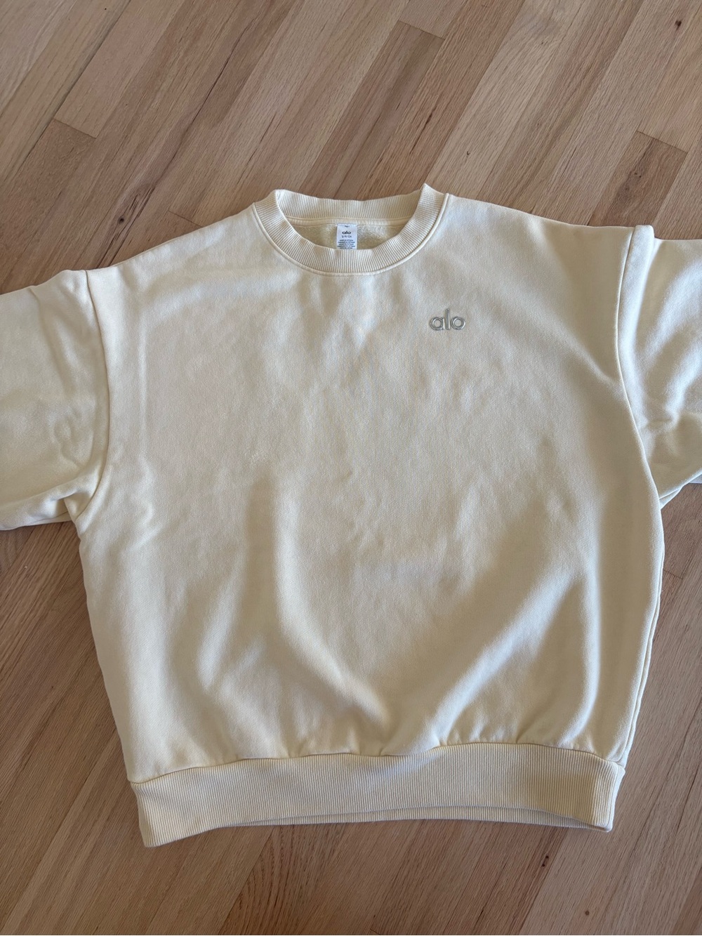 Alo Yoga Candlelight Yellow Accolade Crew Neck Pullover - Picture 2 of 9
